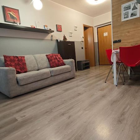 Appartamento Aleph With Private Parking, Next Train Station Como Exterior photo