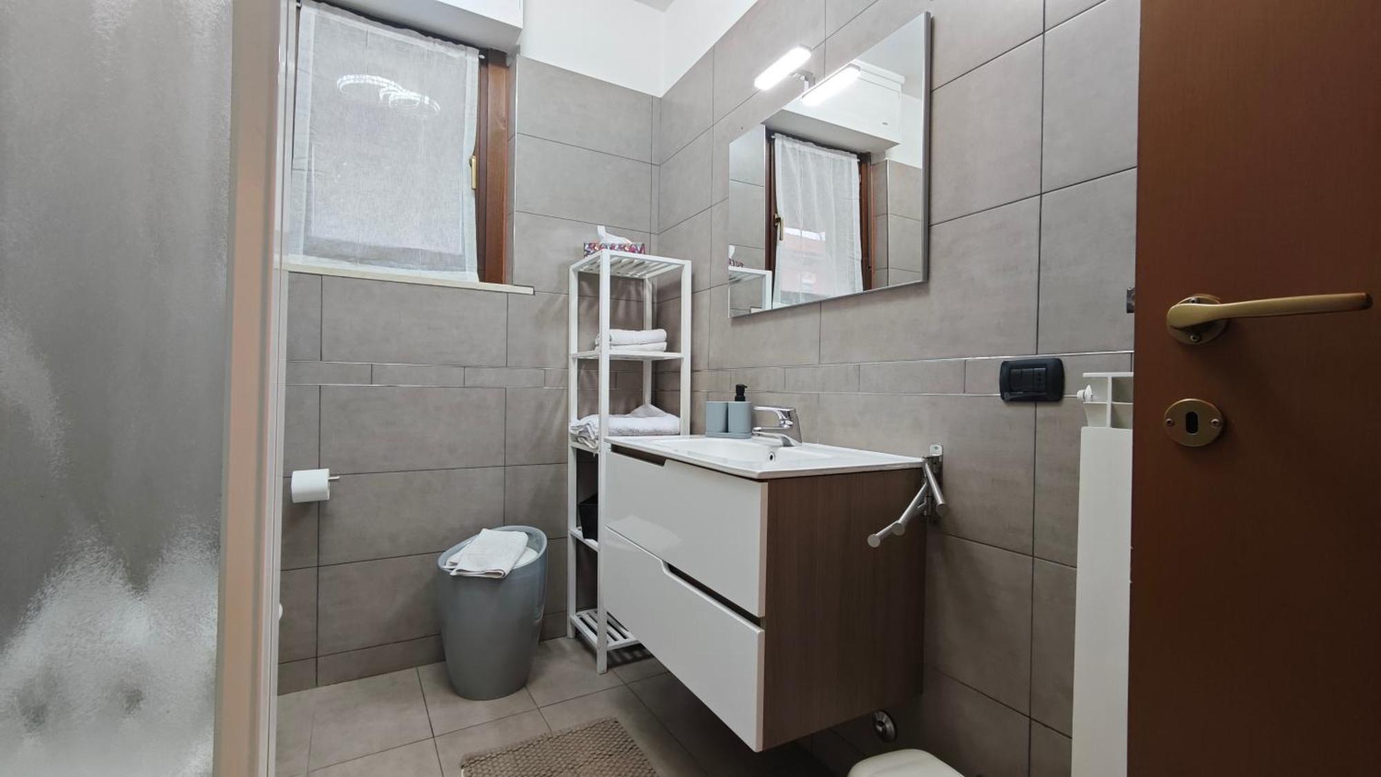 Appartamento Aleph With Private Parking, Next Train Station Como Exterior photo