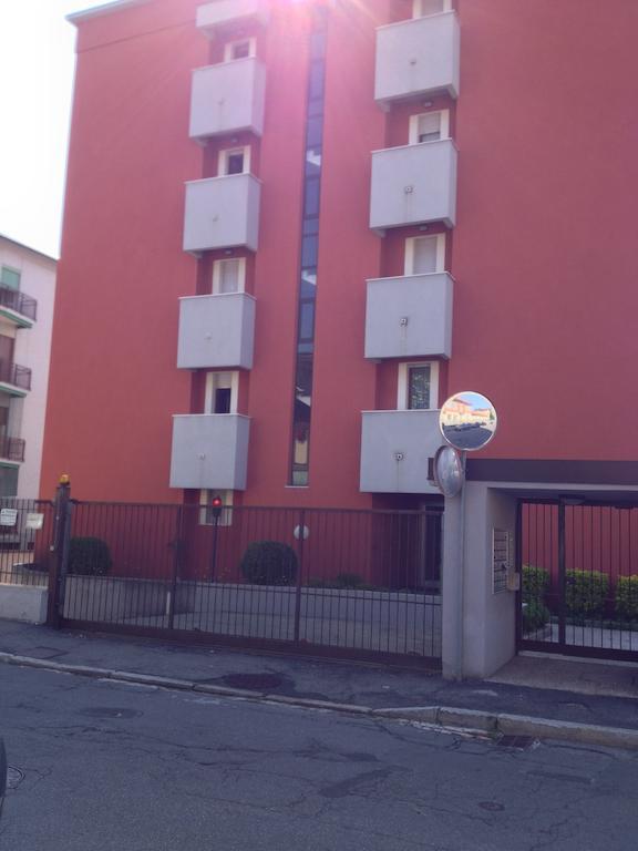 Appartamento Aleph With Private Parking, Next Train Station Como Exterior photo